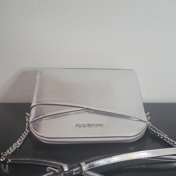 Michael Kors Jet Set Metallic Travel Medium Dome Crossbody Bag - Picture 6 of 11